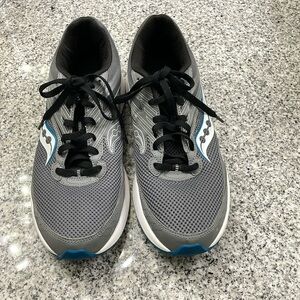 Men’s saucony athletic shoes size 10 gray. Great Condition.